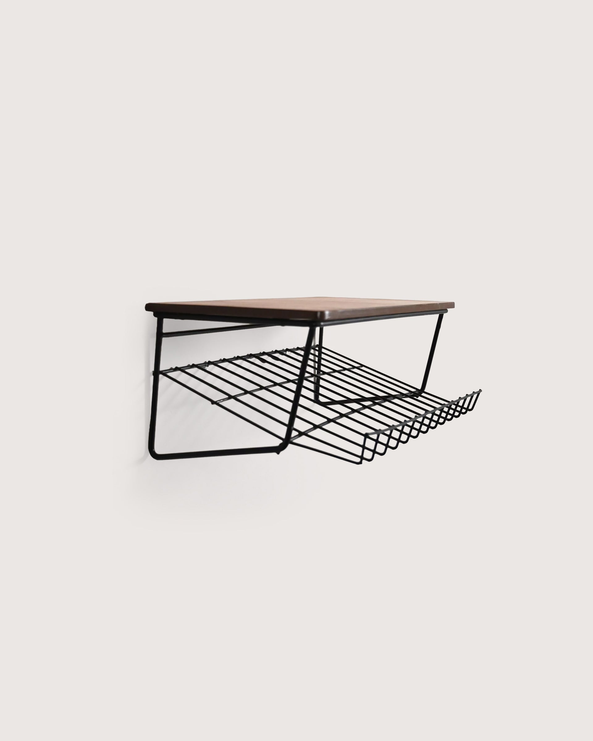 Comodino sospeso svedese in teak e metallo anni '50