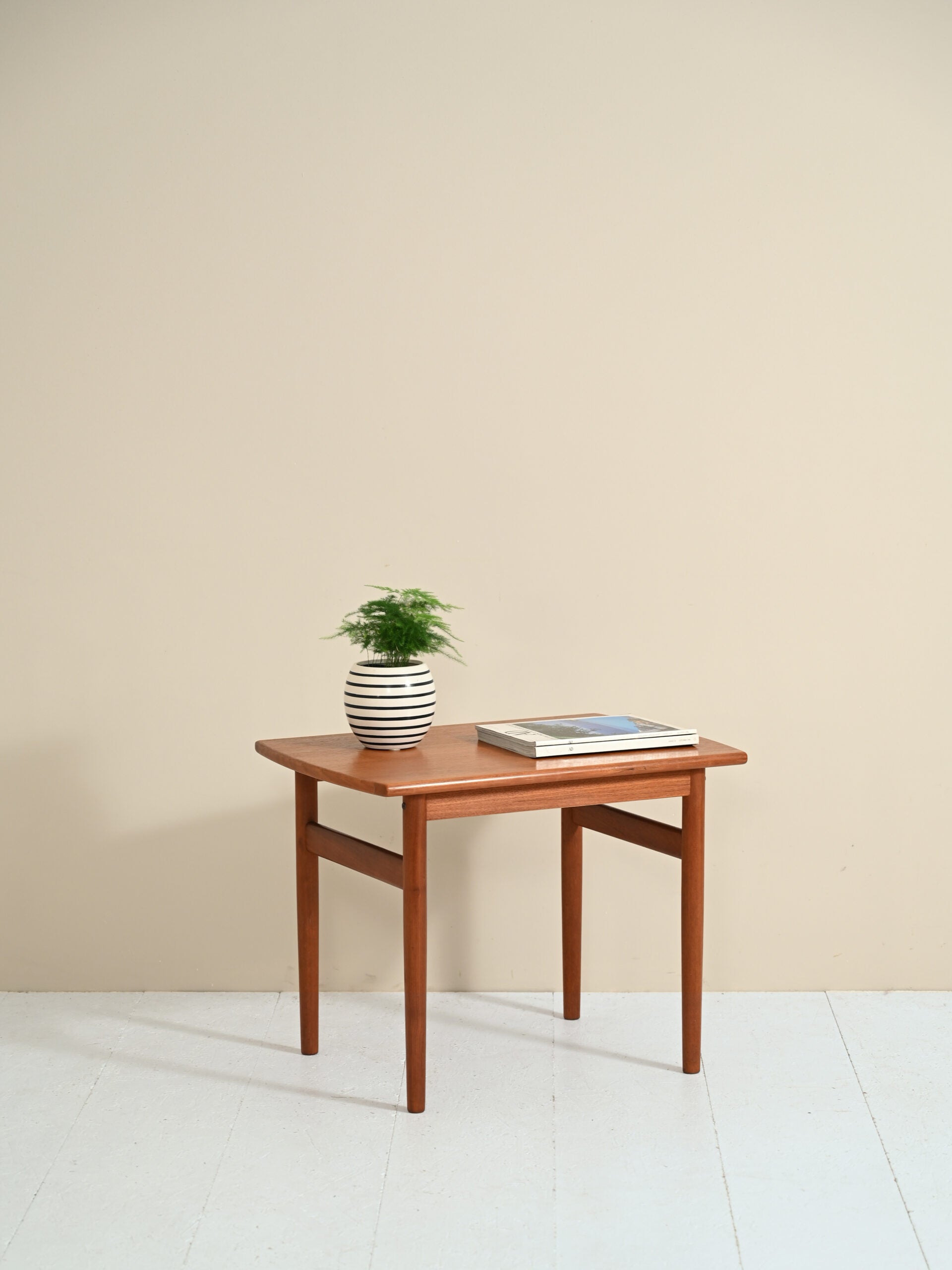 Coffee table vintage in teak