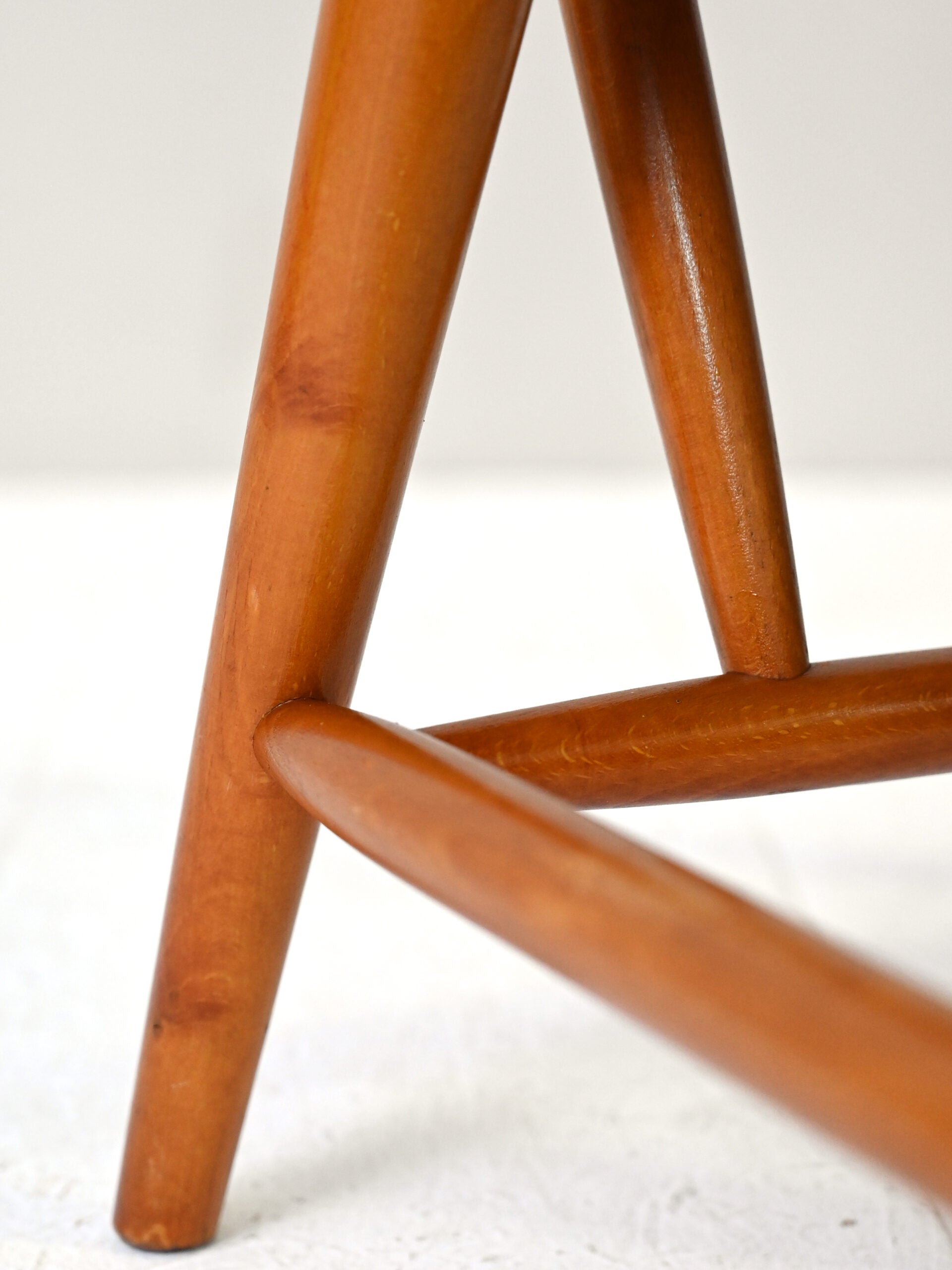 Sedia vintage scandinava in similpelle nera 16