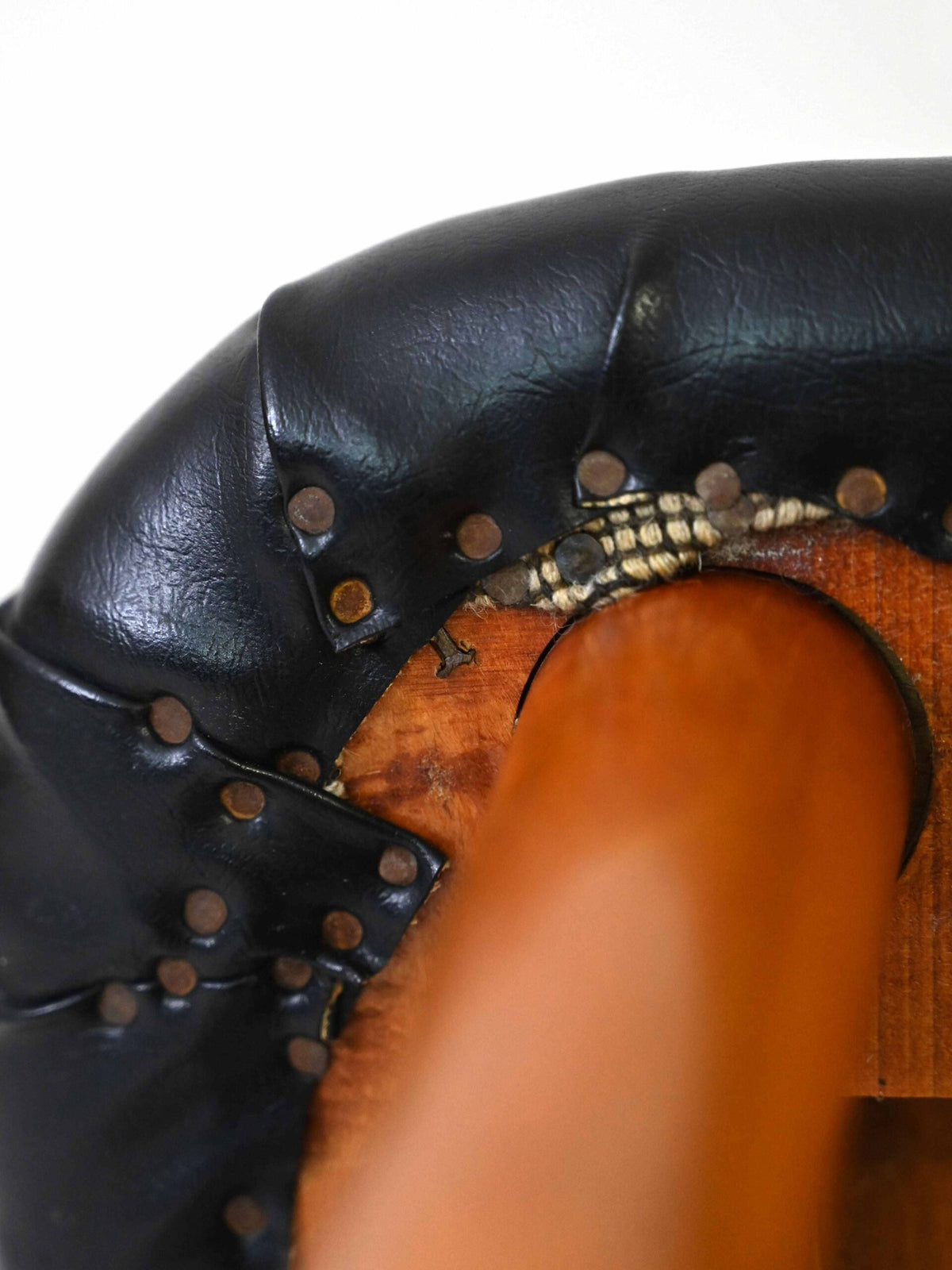 Sedia vintage scandinava in similpelle nera