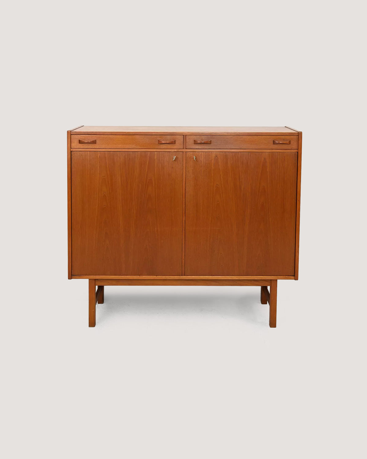 Credenza vintage scandinava con cassetti