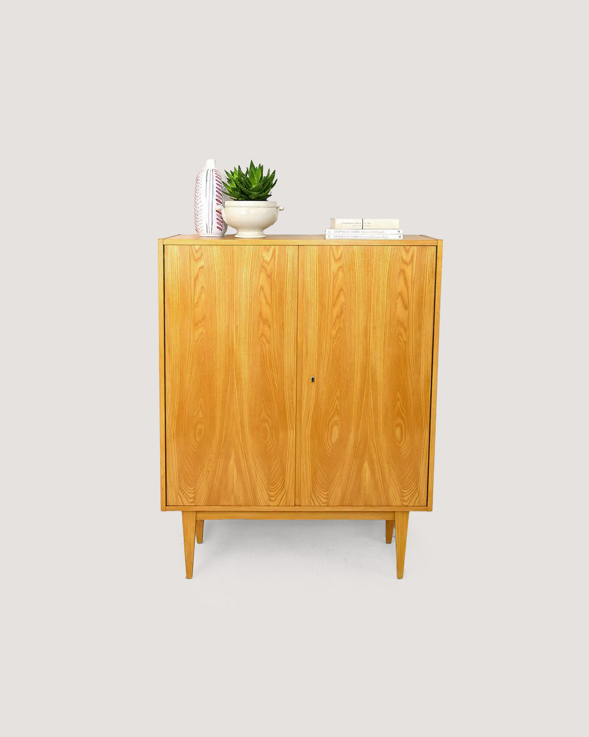 Mobile credenza vintage con doppia anta