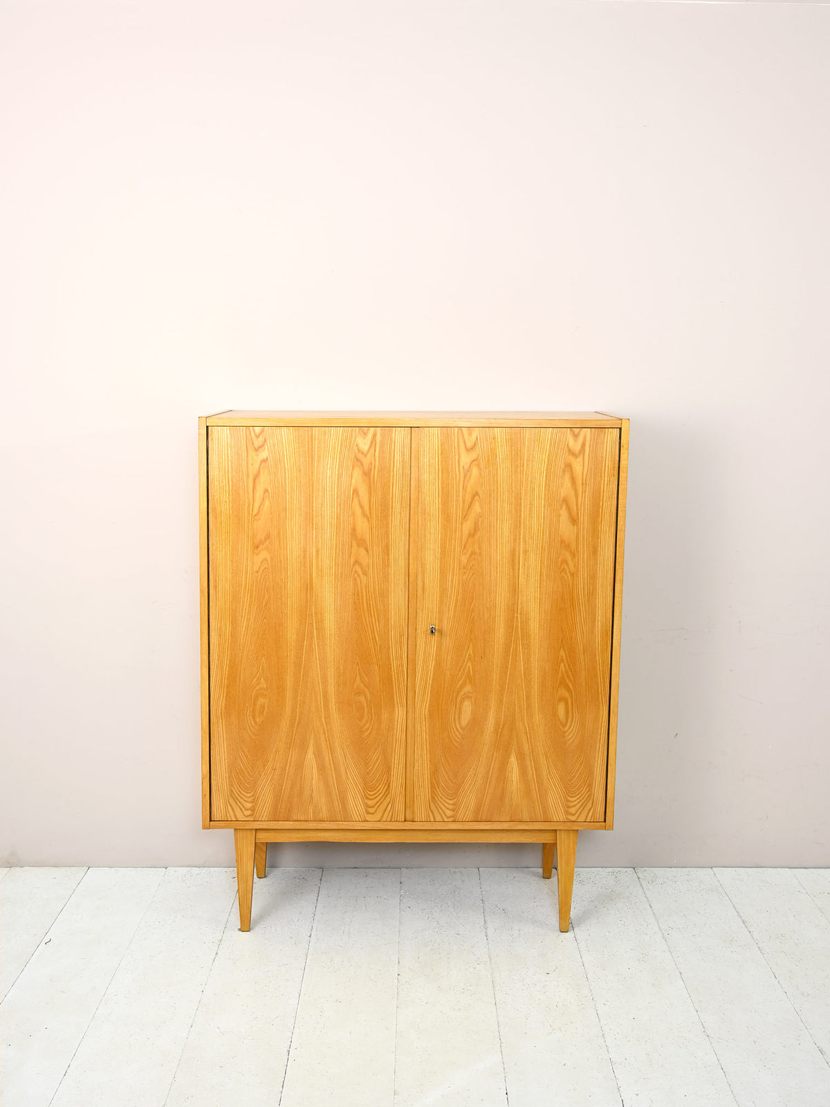 Mobile credenza vintage con doppia anta