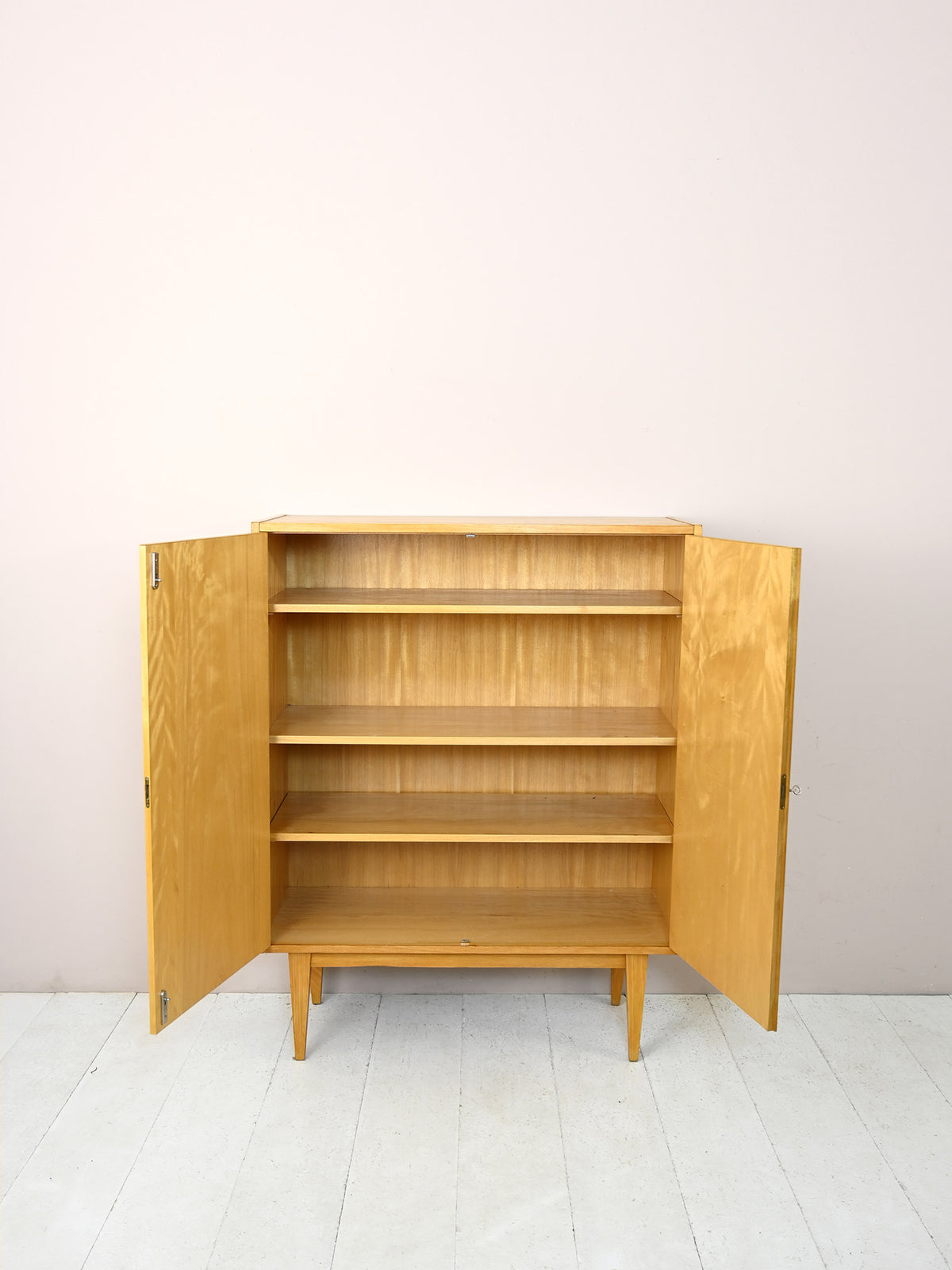 Mobile credenza vintage con doppia anta