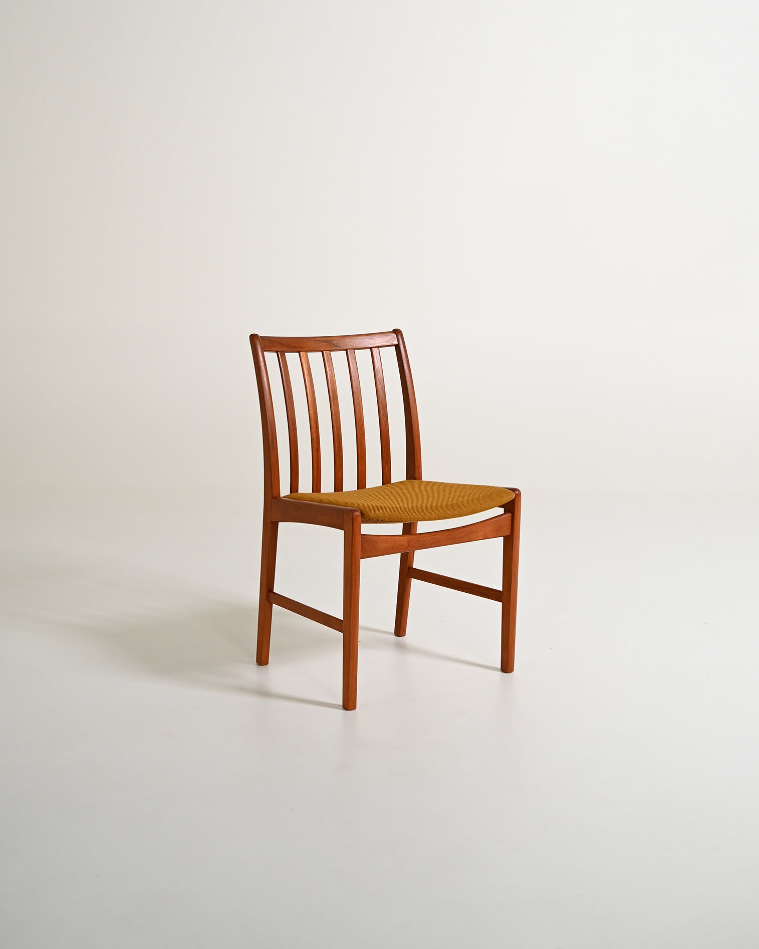 Set di 4 sedie in teak, Scandinavia, anni '60