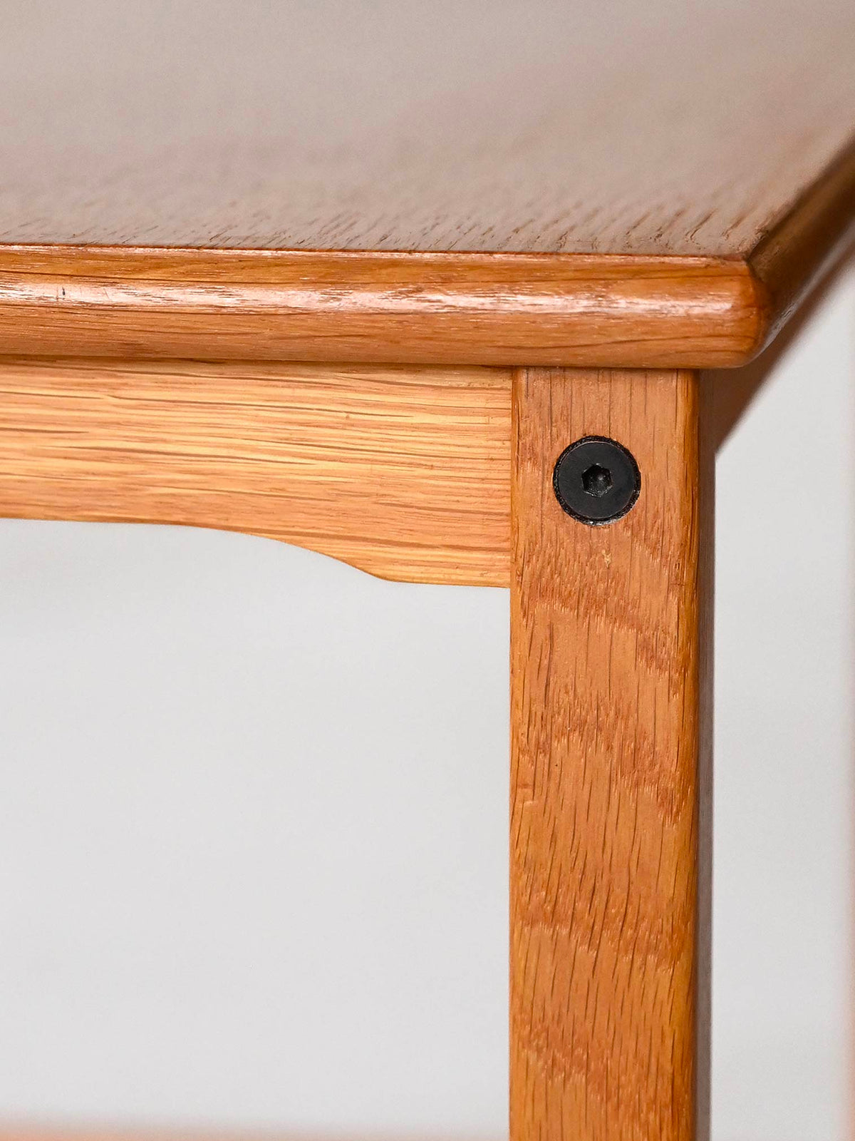 Tavolino vintage anni ‘60 in legno di rovere