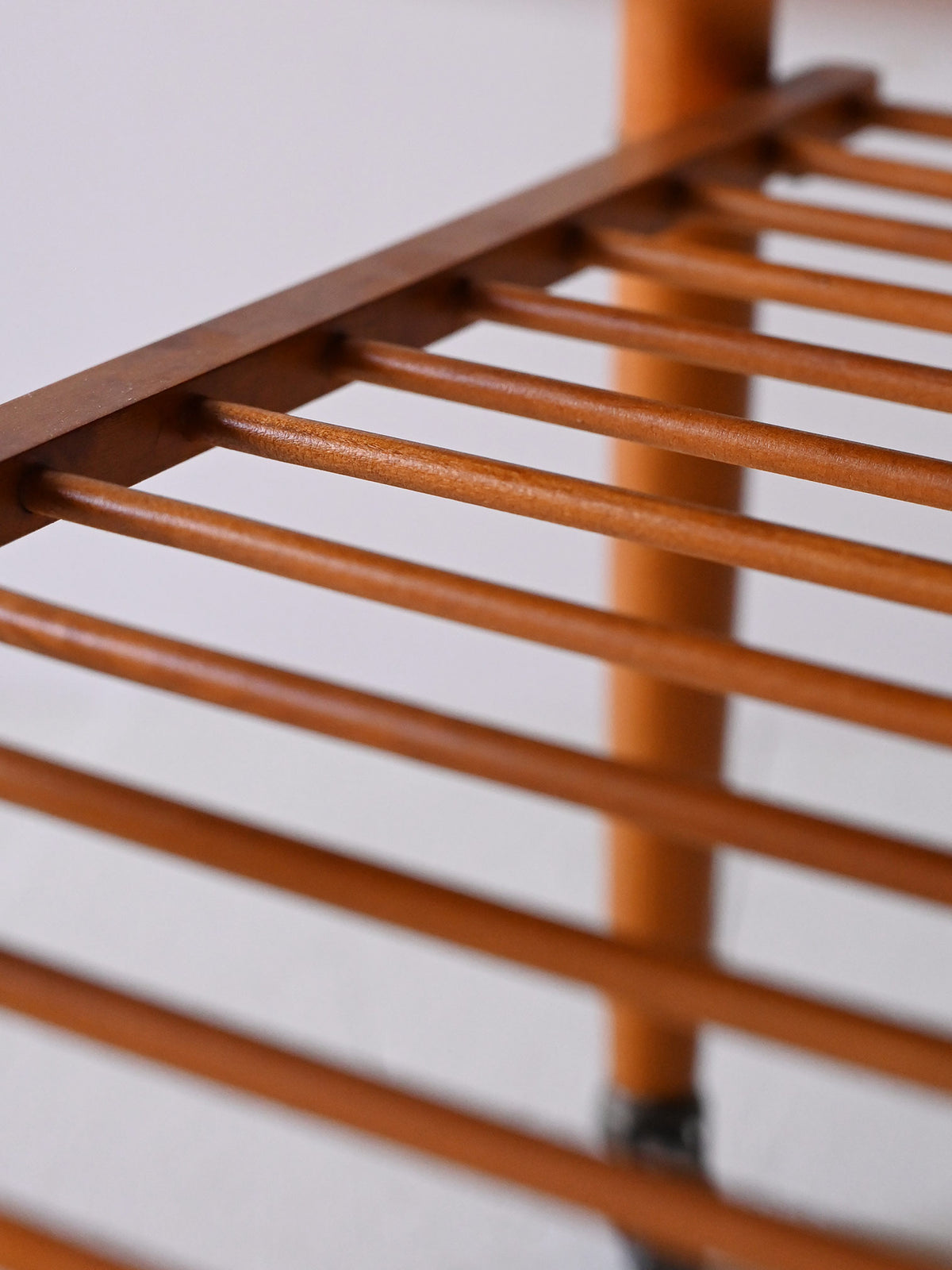 Tavolino in teak anni ‘60 con ruote