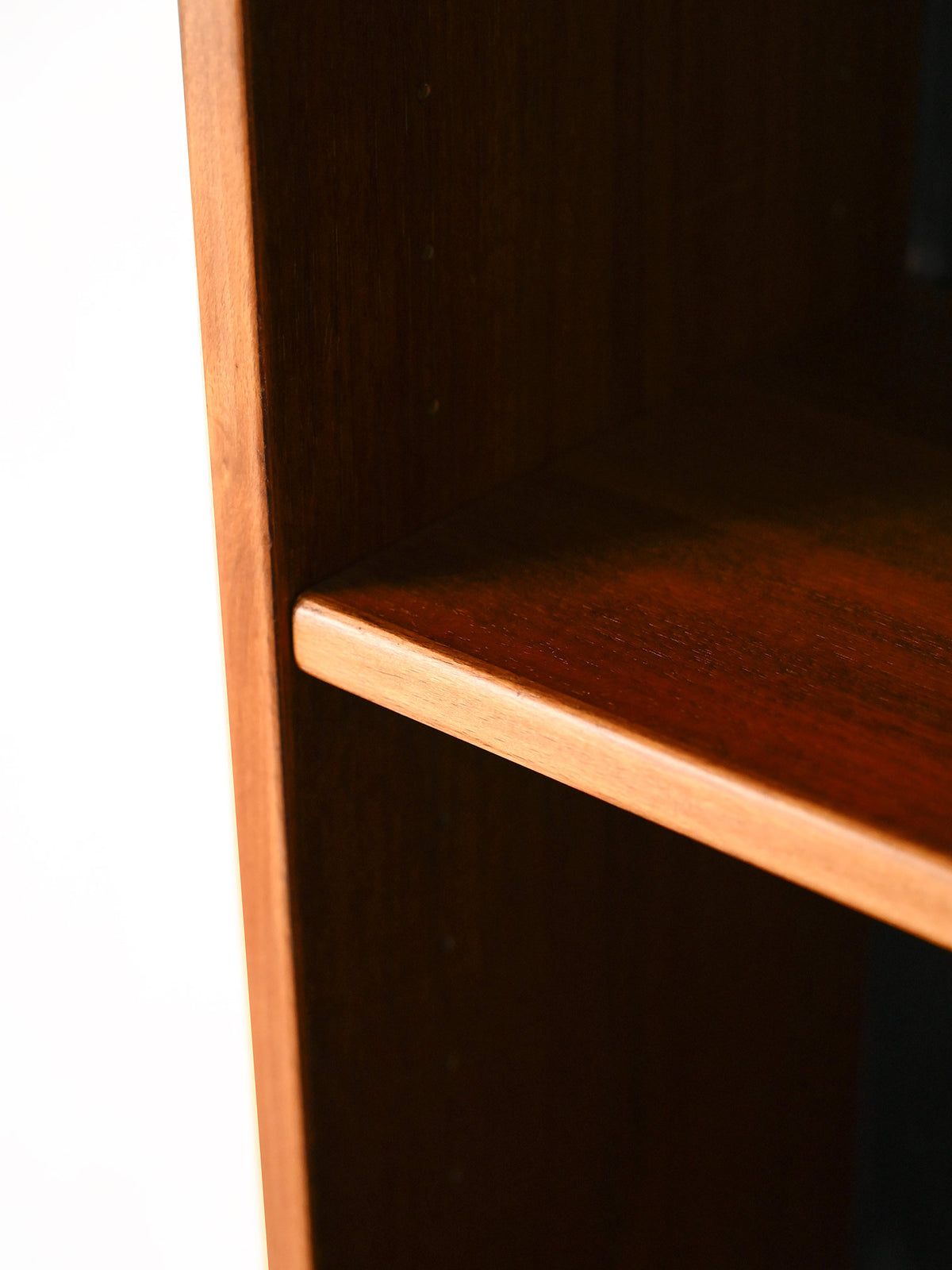 Libreria vintage con piano estraibile