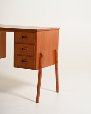 Scrivania scandinava in teak con sei cassetti, anni '60