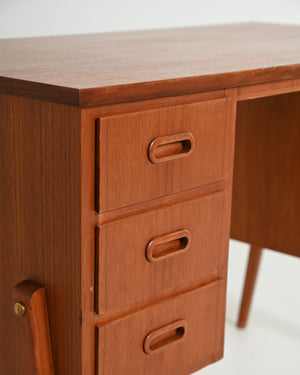 Scrivania scandinava in teak con sei cassetti, anni '60