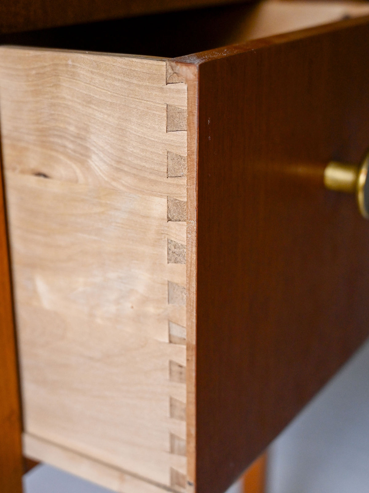 Carrello contenitore vintage scandinavo in mogano