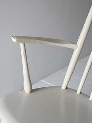 Sedia a dondolo scandinava vintage in legno laccato bianco 3
