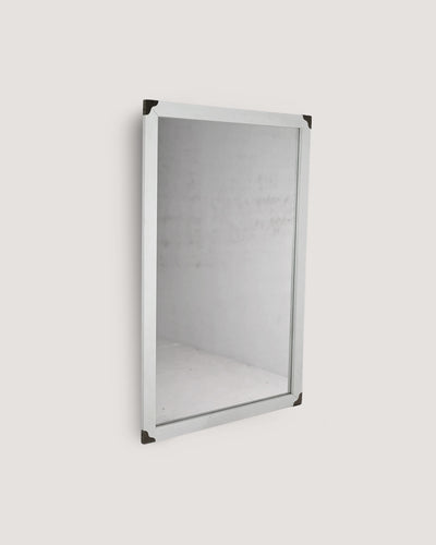 Specchio Scandinavo Vintage Anni '50 Laccato Bianco con Angoli in Ottone