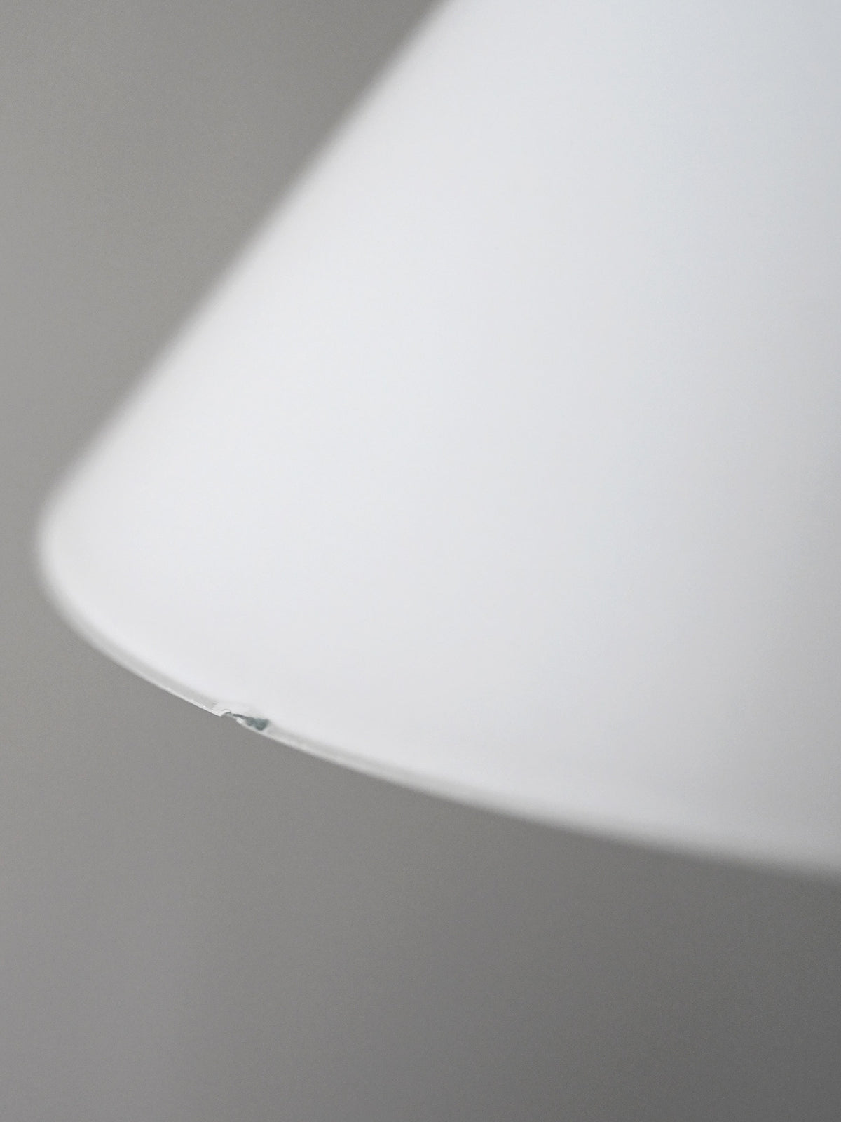 Lampada a sospensione scandinava anni ’50 in vetro e ottone