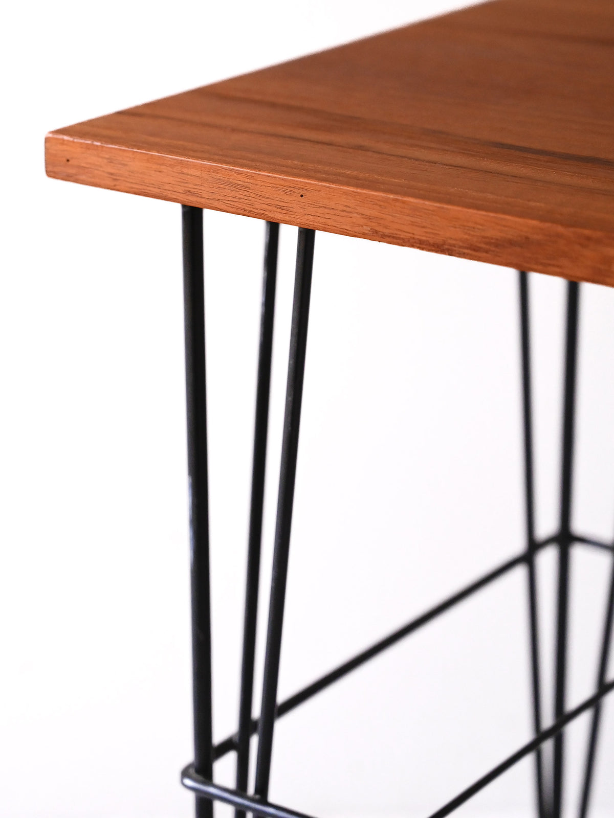 Comodino scandinavo vintage in legno e metallo