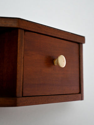 Comodino da parete scandinavo in mogano con pomelli in bachelite 3