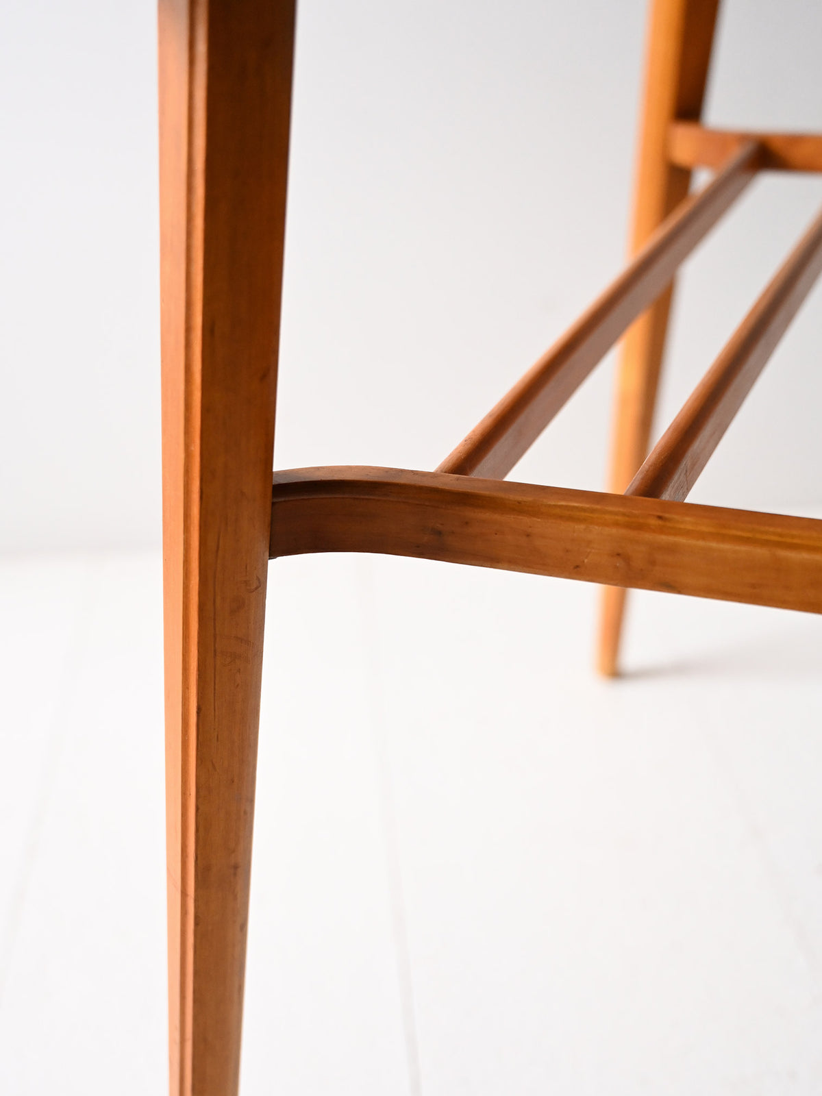 Tavolino scandinavo vintage in betulla con intarsio