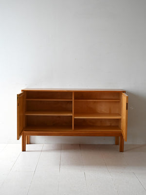 Cabinet scandinavo in rovere con ante in rattan 2