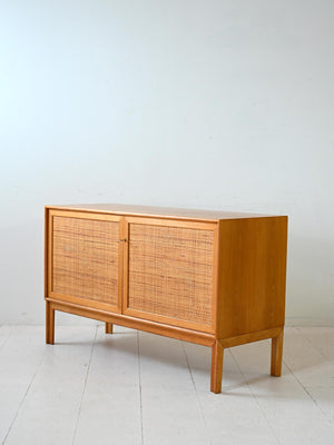 Cabinet scandinavo in rovere con ante in rattan 4