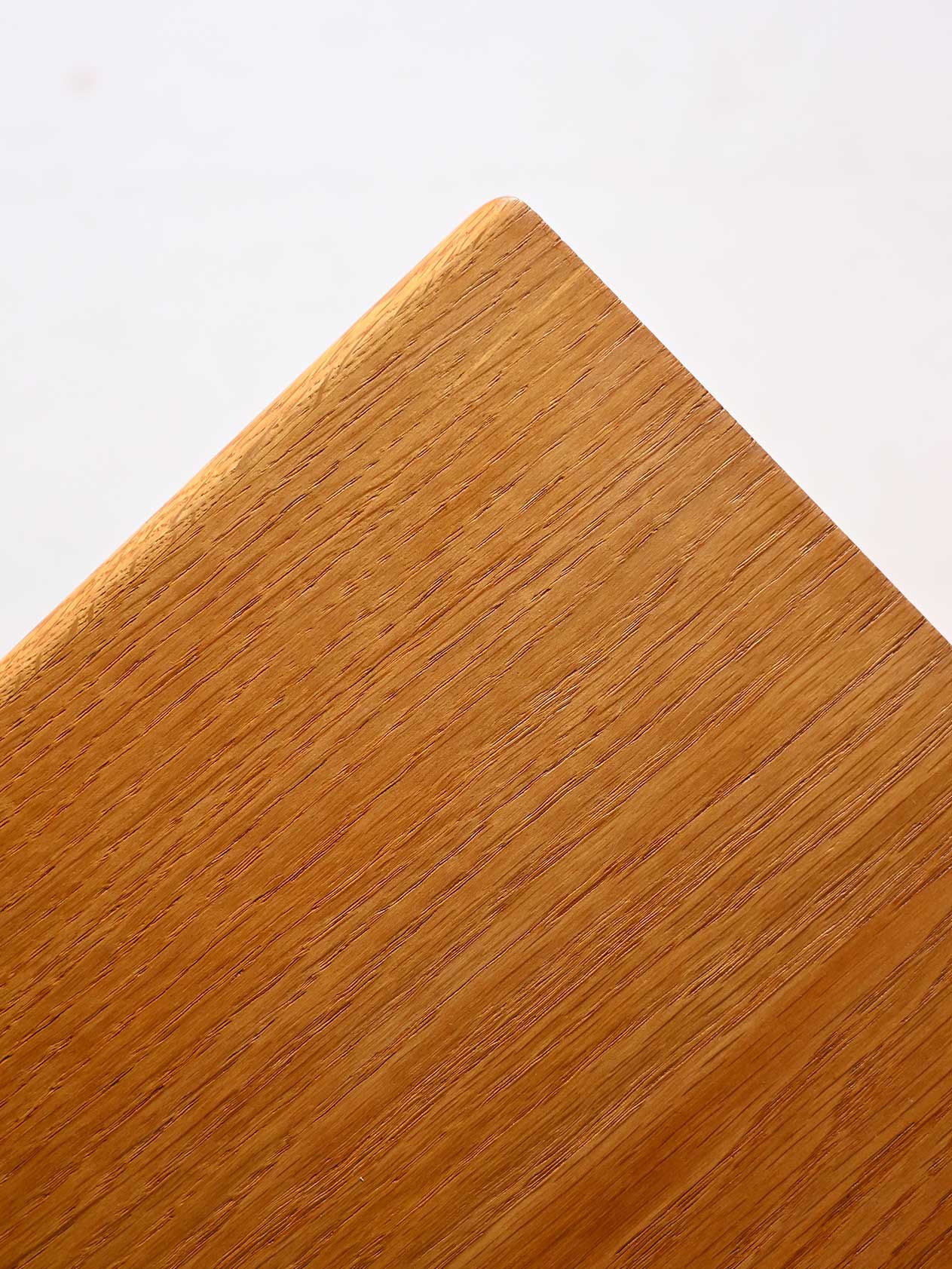 Cabinet scandinavo in rovere con ante in rattan 5