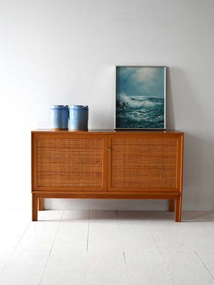 Cabinet scandinavo in rovere con ante in rattan