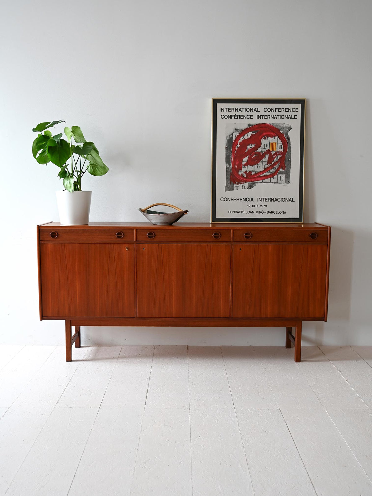 Sideboard scandinavo con ante a battente