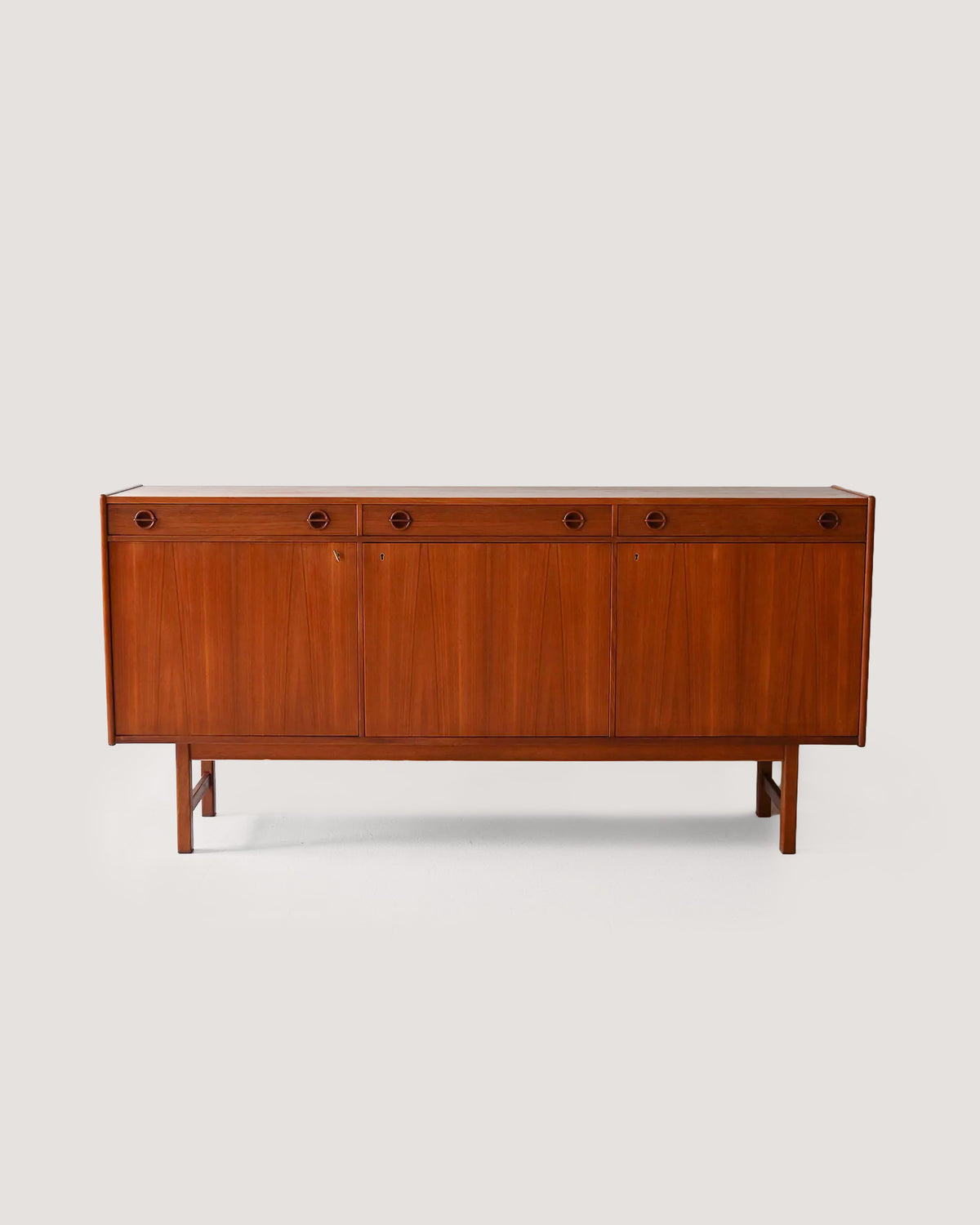 Sideboard scandinavo con ante a battente