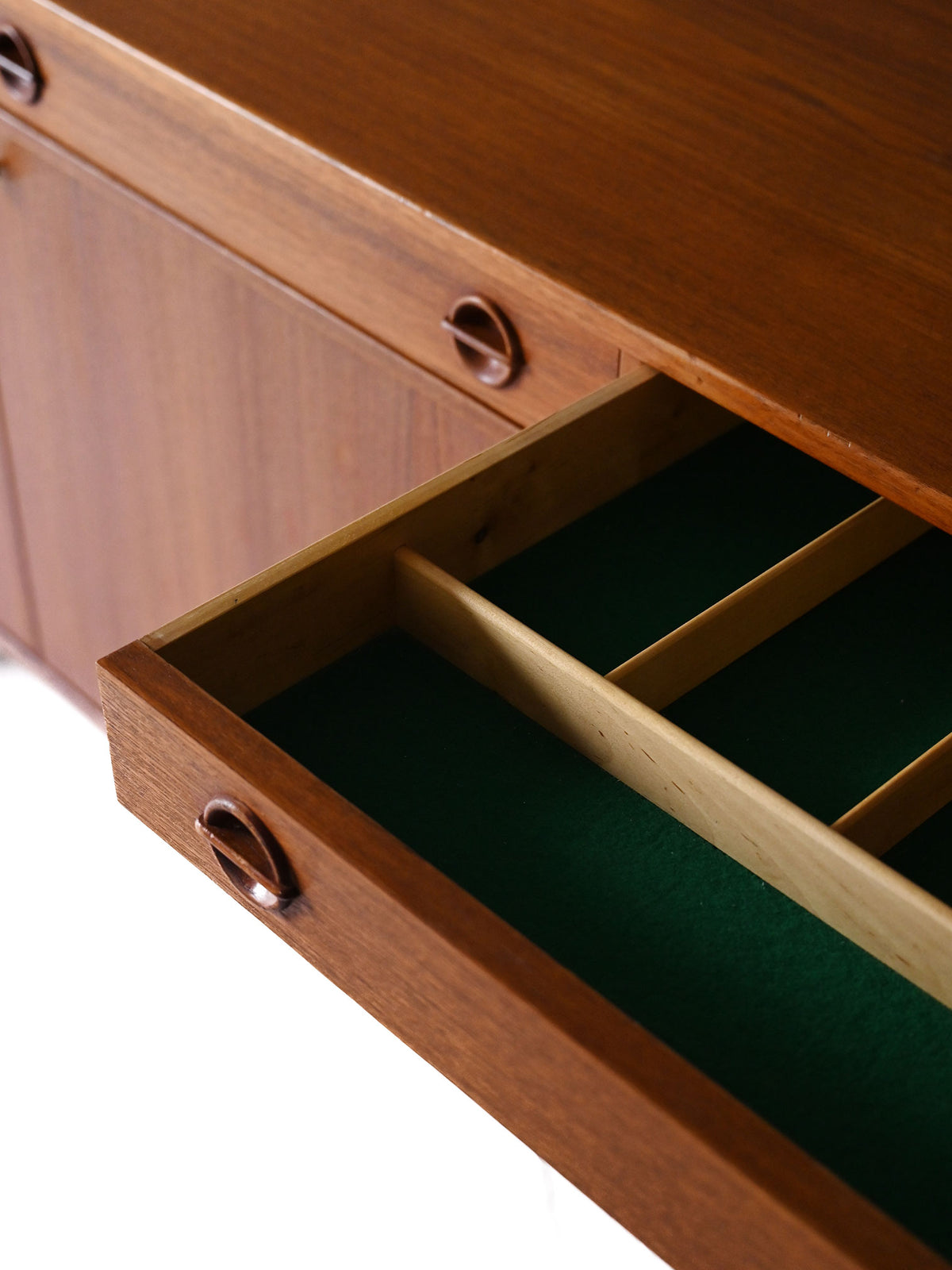 Sideboard scandinavo con ante a battente