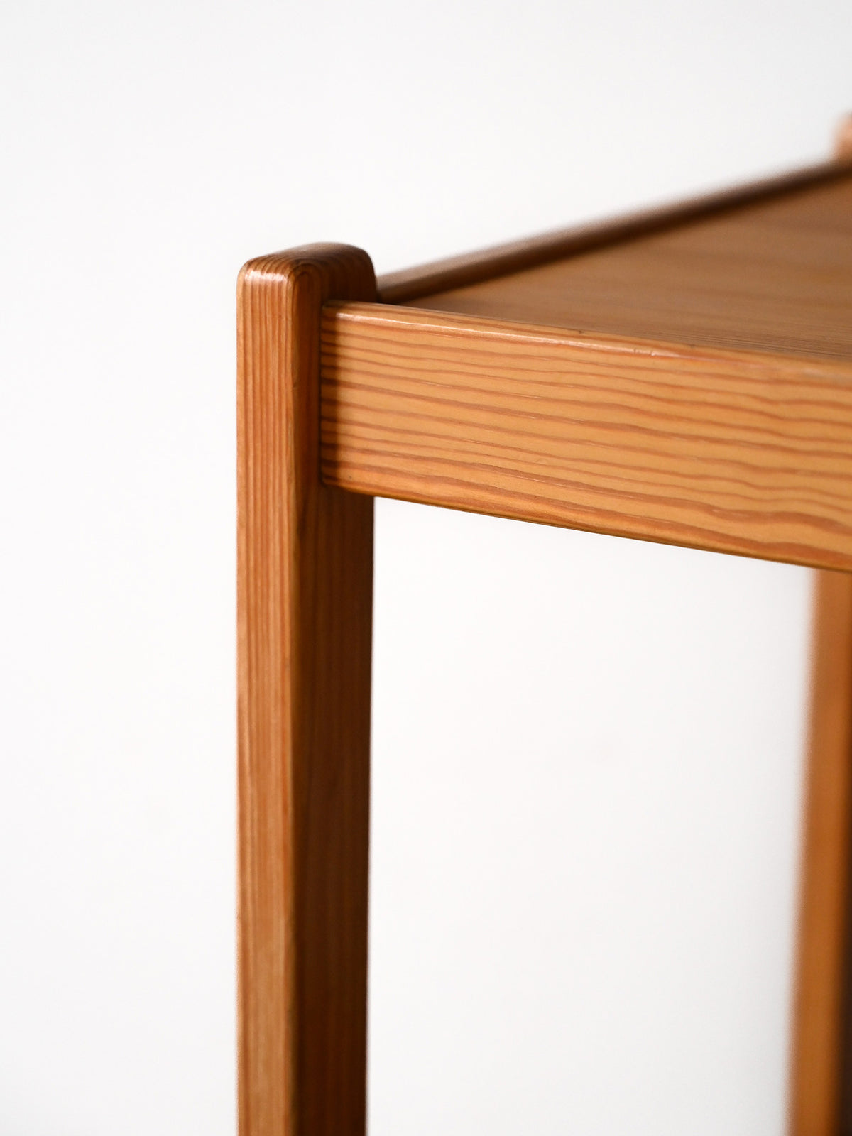 Tavolino scandinavo con doppio piano d’appoggio