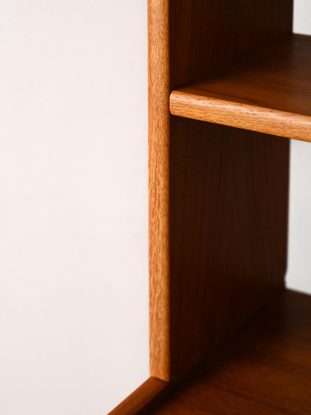 Libreria vintage con vano contenitore