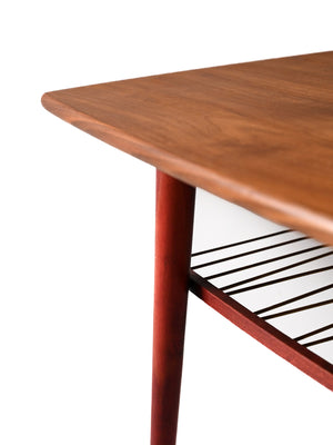 Coffee table scandinavo vintage con mensola in metallo 4
