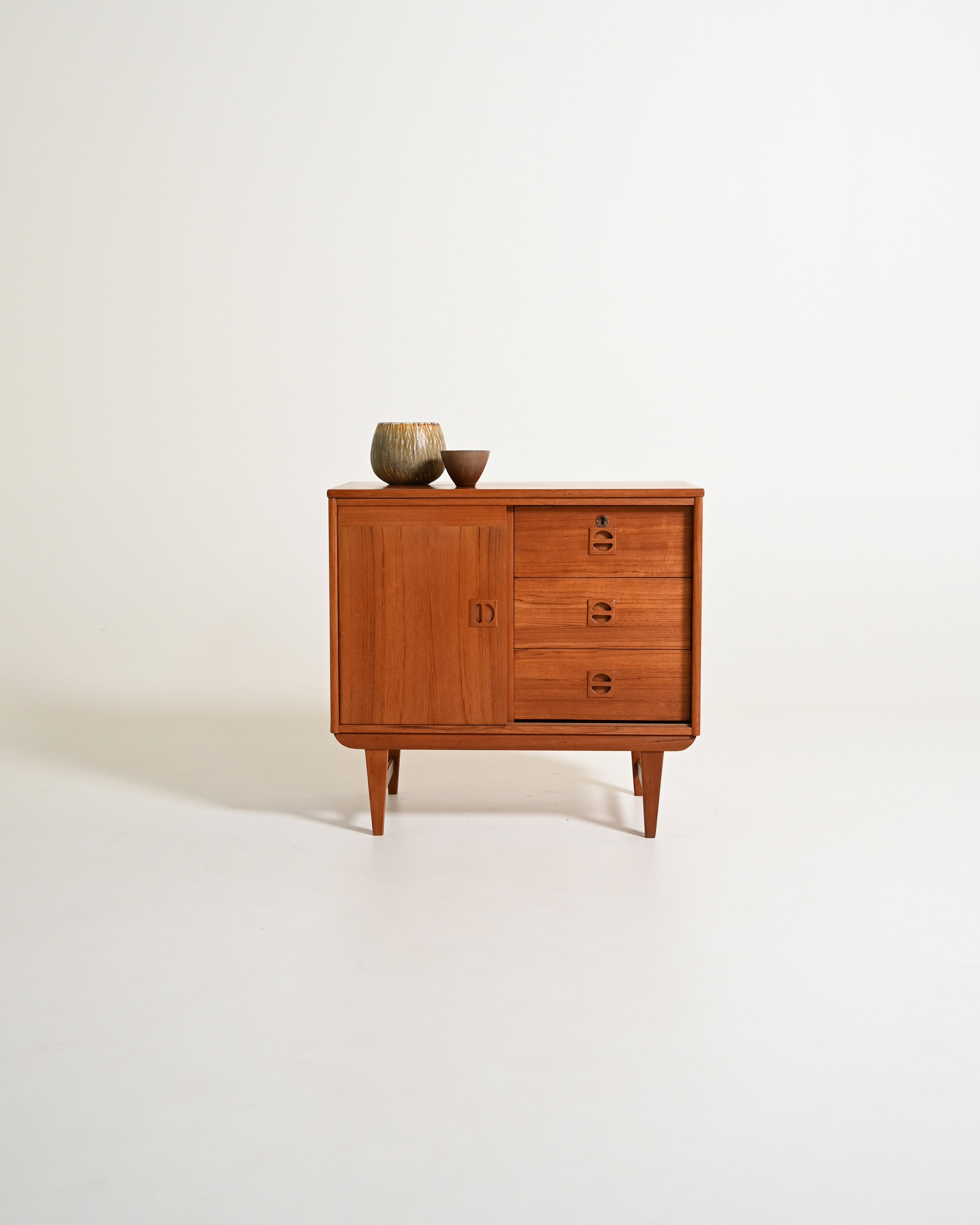 Cabinet in teak di AB AJFA Möbelfabrik, anni '60