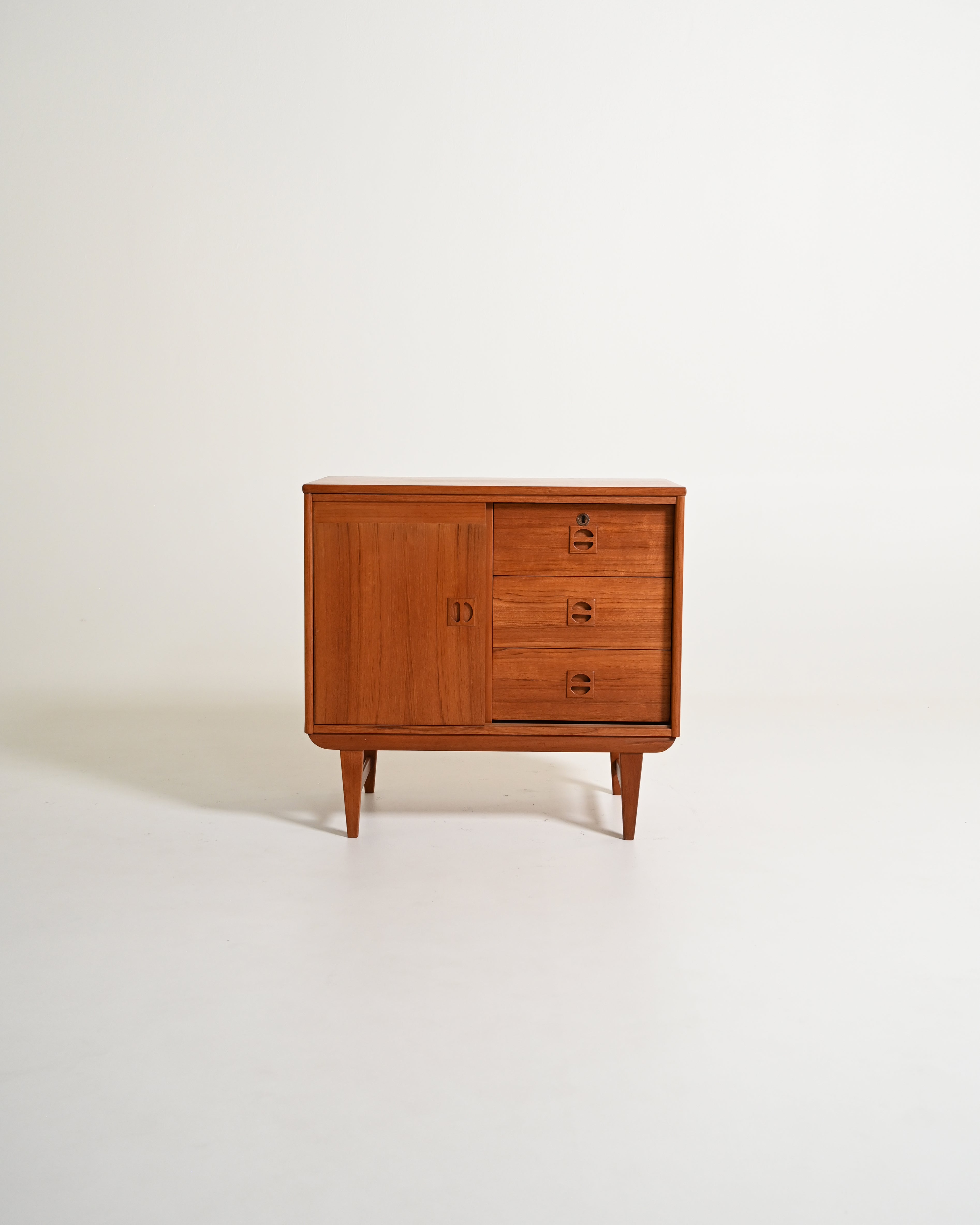 Cabinet in teak di AB AJFA Möbelfabrik, anni '60