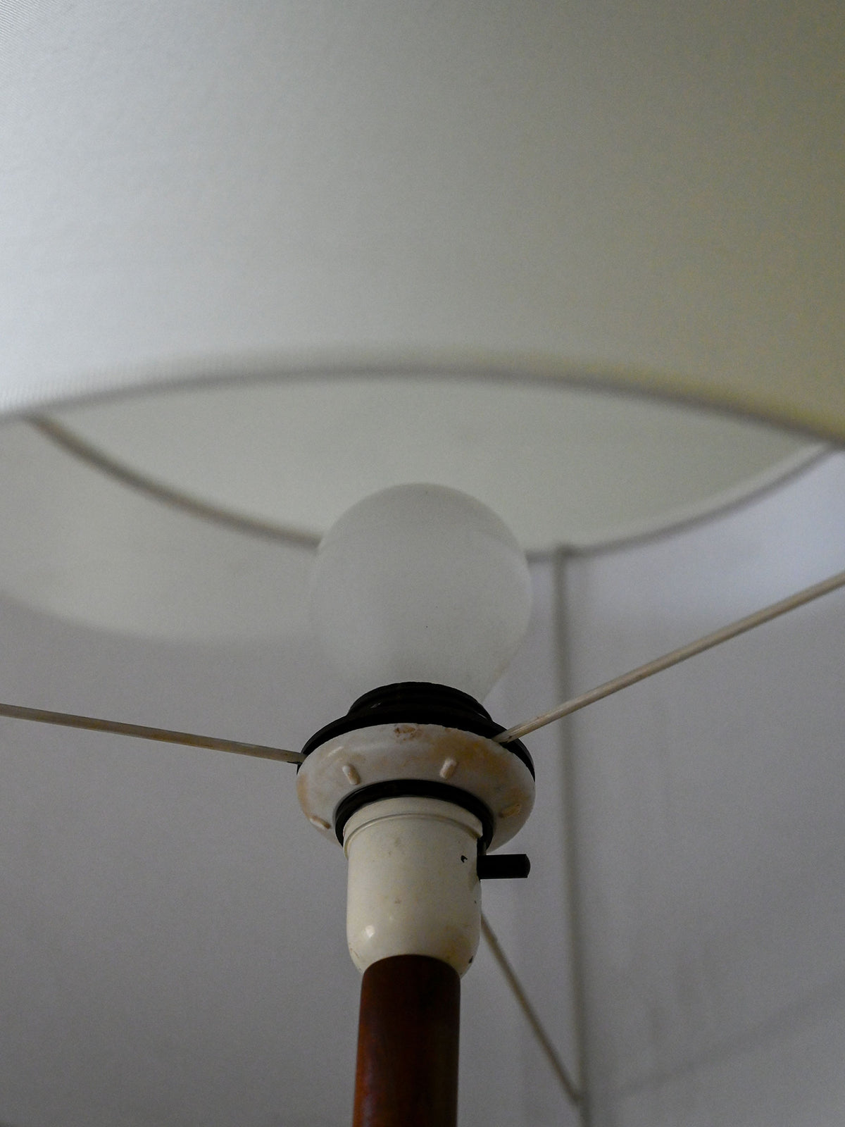 Lampada danese anni ’50/’60 in teak tornito