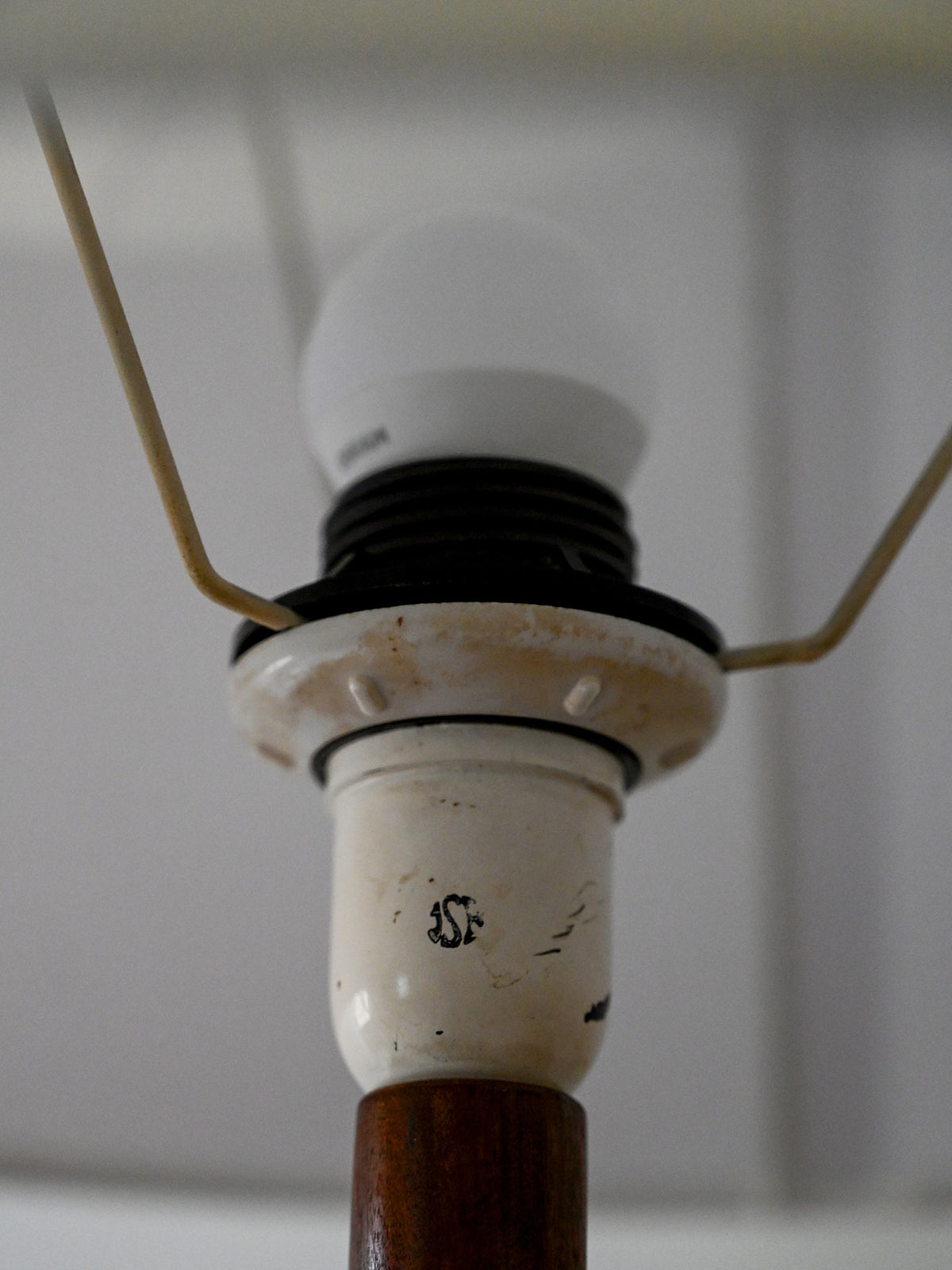 Lampada danese anni ’50/’60 in teak tornito