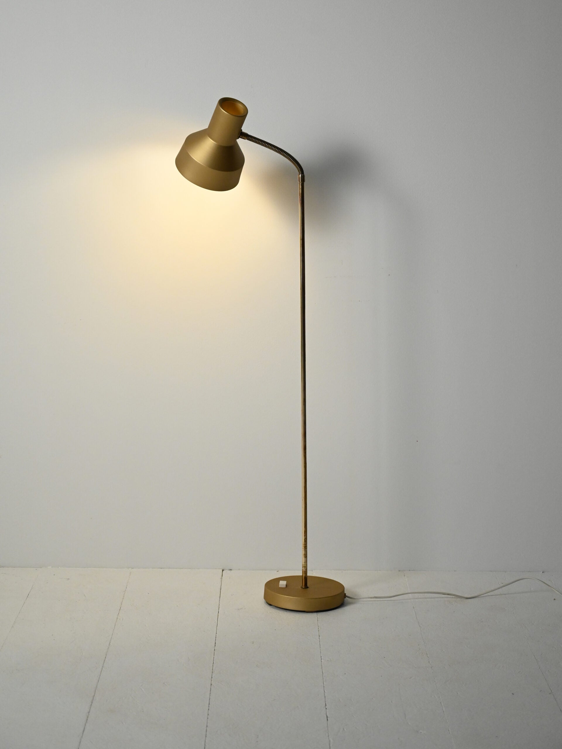 Lampada da terra scandinava in ottone e metallo cromato, anni 60/70 2