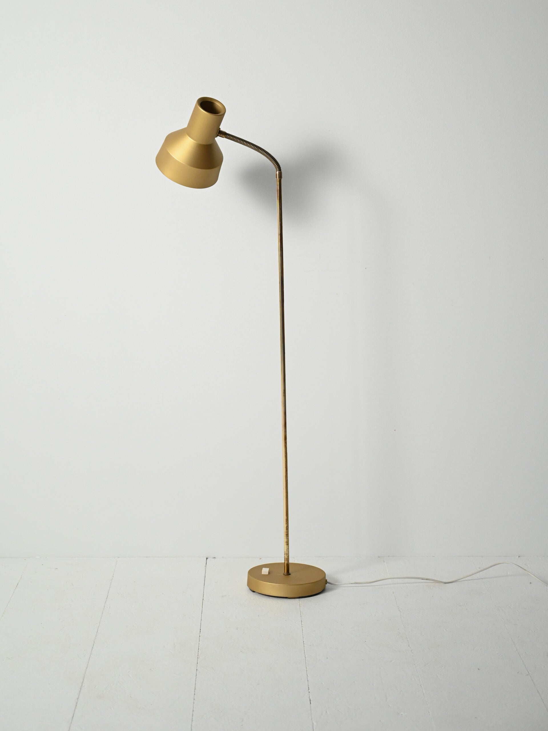 Lampada da terra scandinava in ottone e metallo cromato, anni 60/70 3