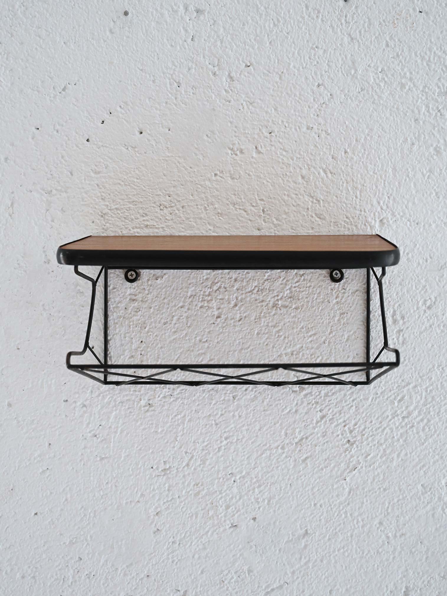Comodino sospeso in teak e metallo 1