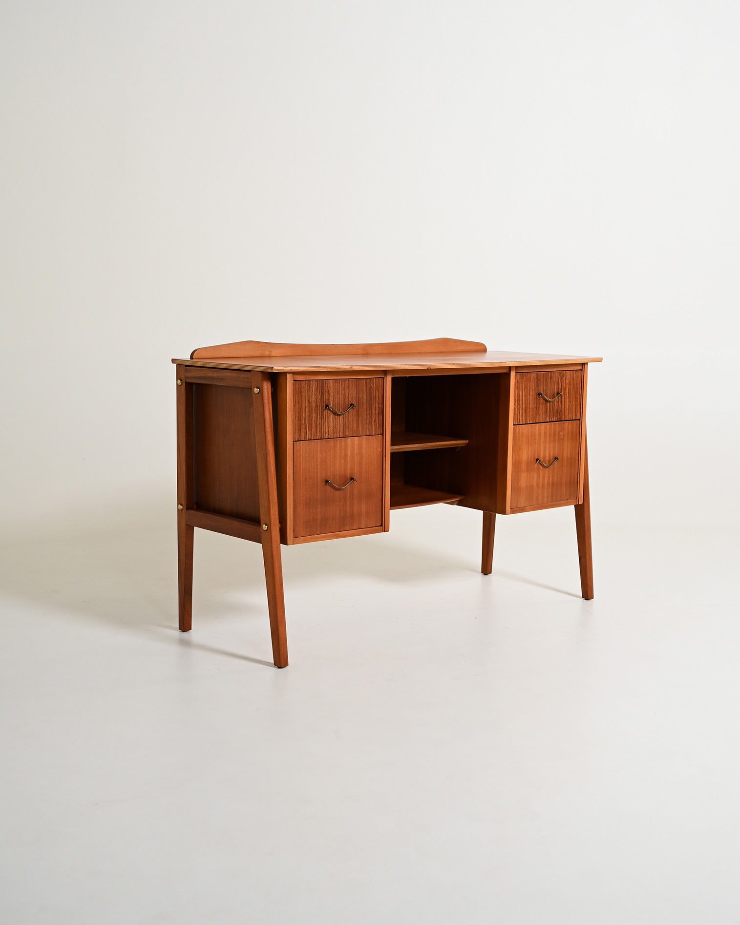 Scrivania scandinava in teak, anni '50
