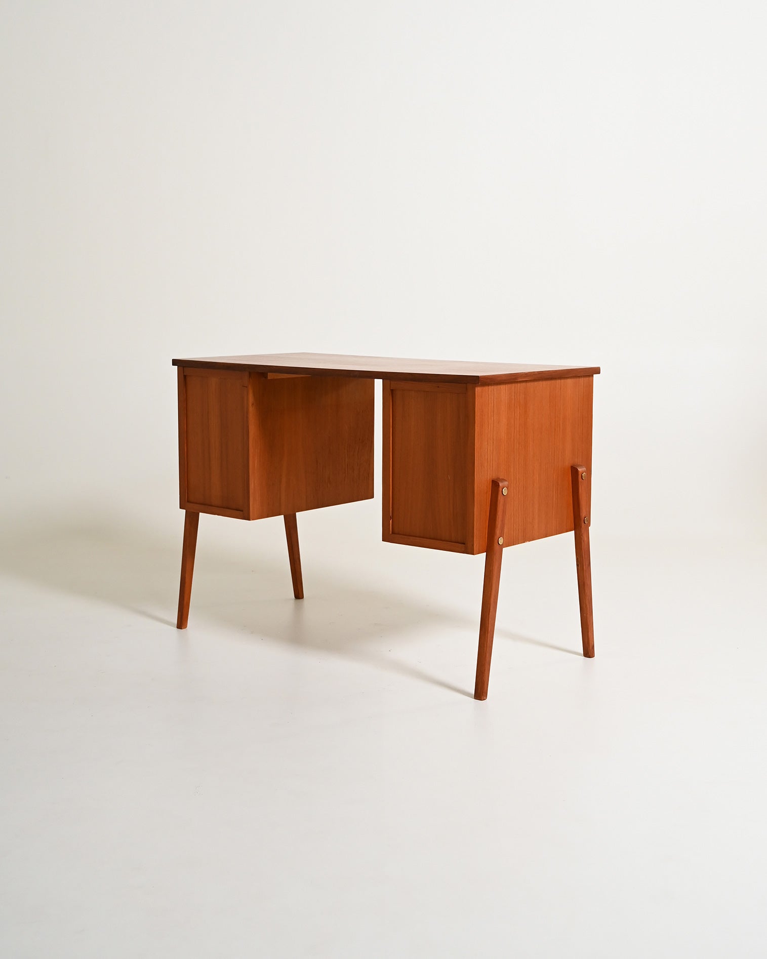Scrivania scandinava in teak, anni '50
