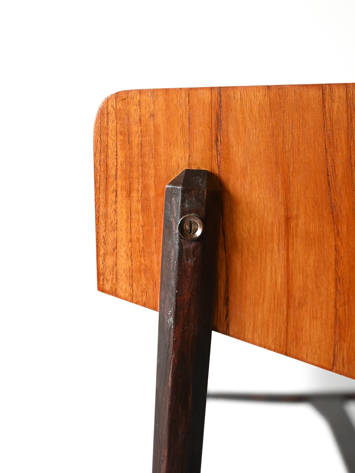 Tavolino scandinavo con piano a ribalta