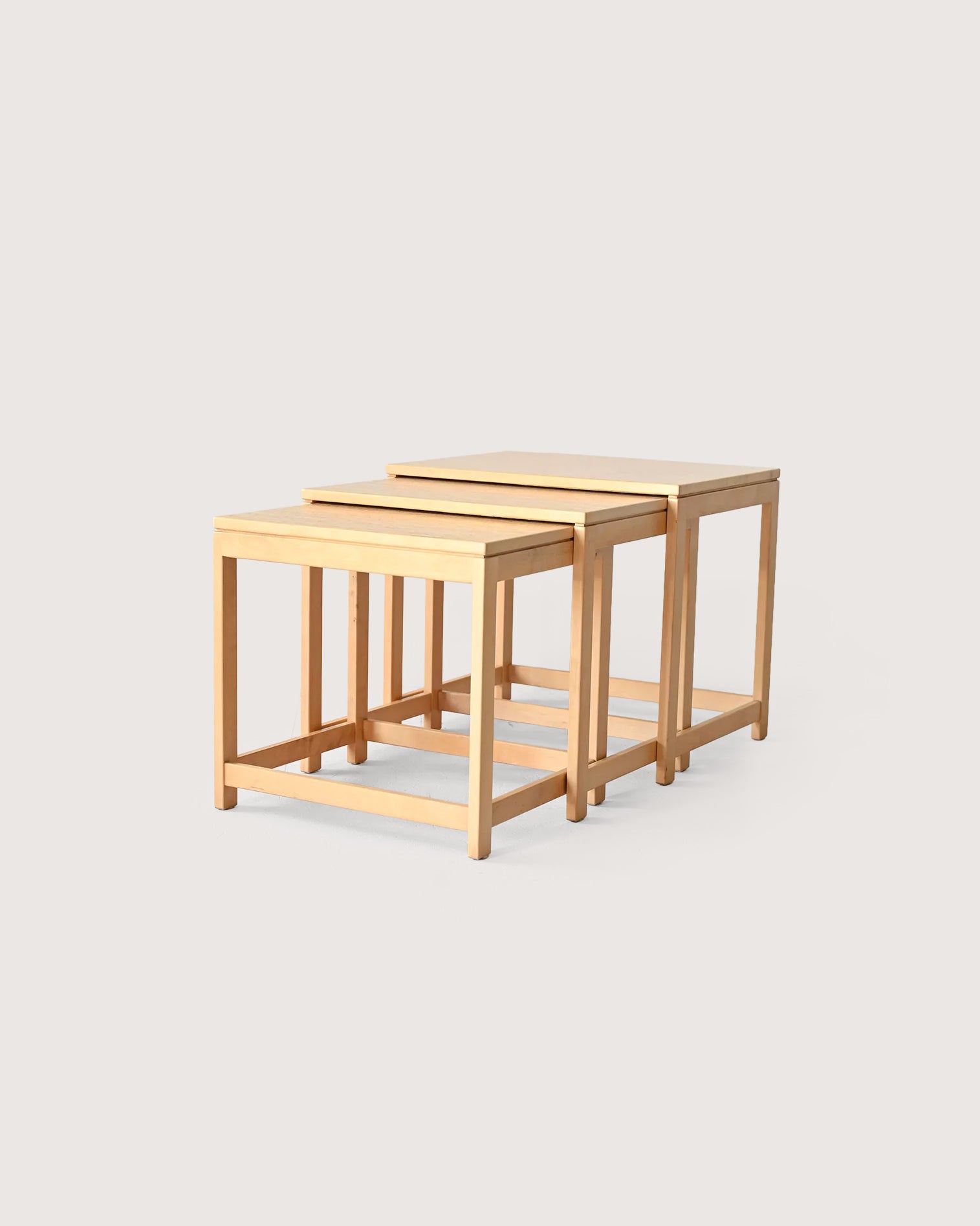 Set di tavolini a nido scandinavi