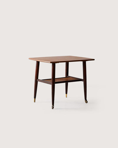 Coffee table scandinavo anni ’60 con mensola in paglia di Vienna