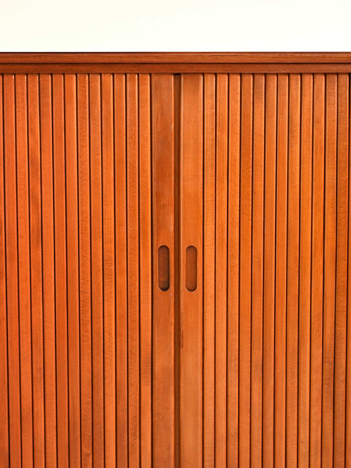Highboard a serrandina in teak scandinavo anni ’60