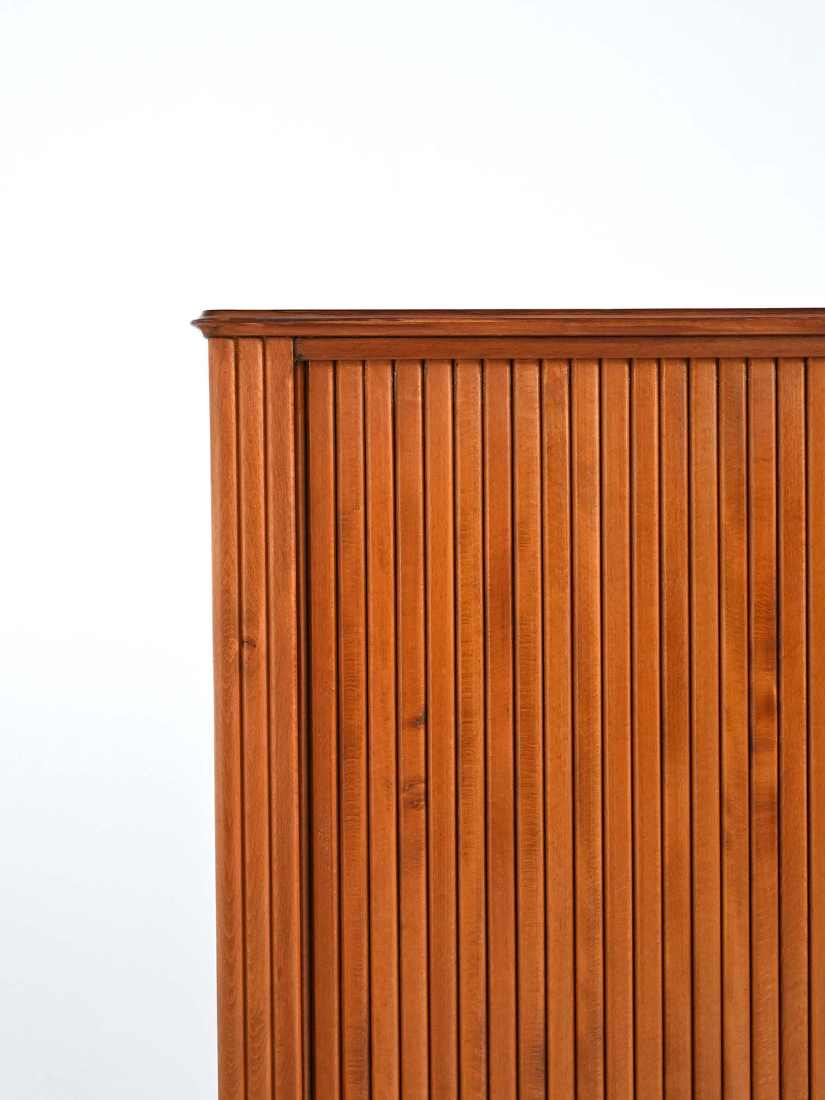Highboard a serrandina in teak scandinavo anni ’60