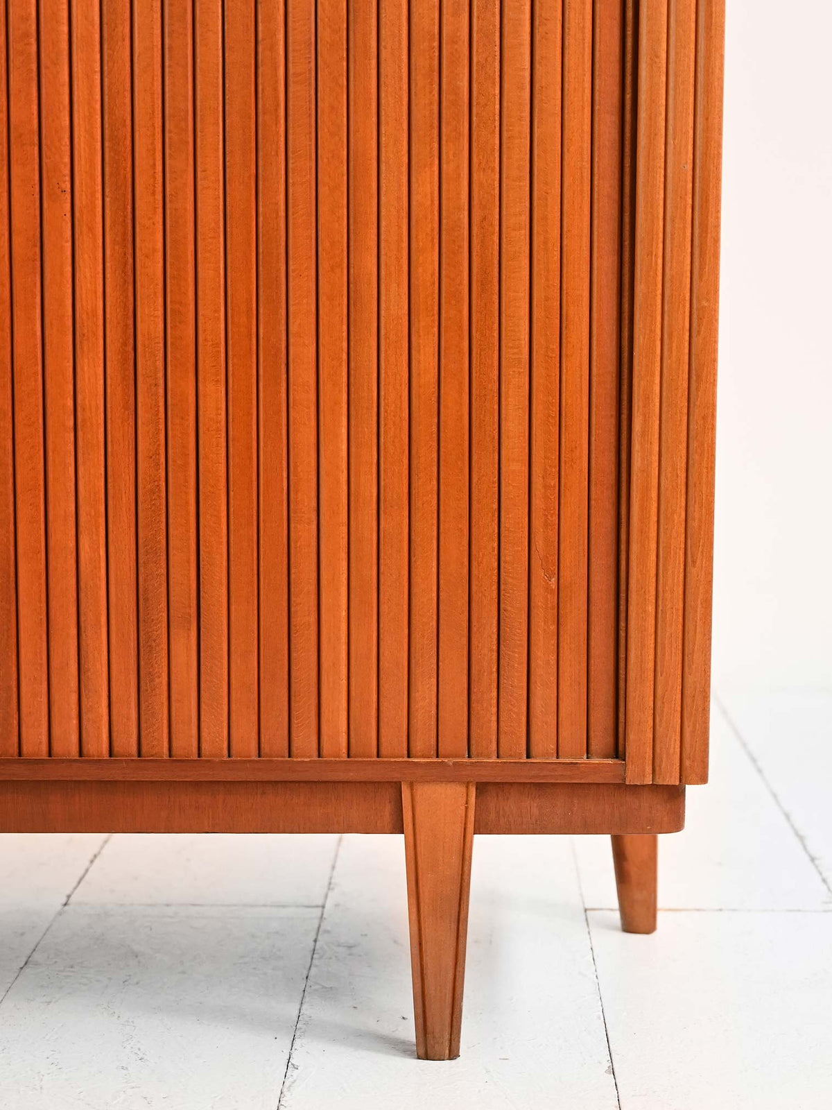 Highboard a serrandina in teak scandinavo anni ’60