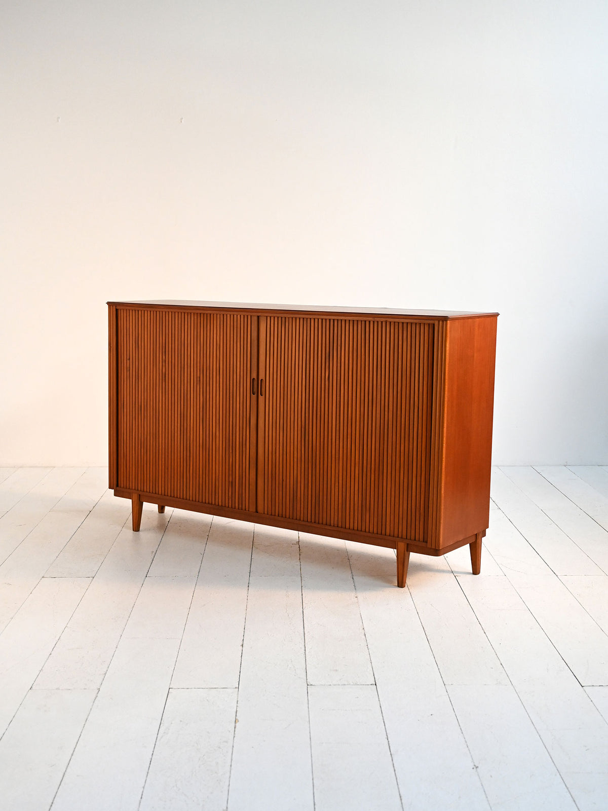 Highboard a serrandina in teak scandinavo anni ’60