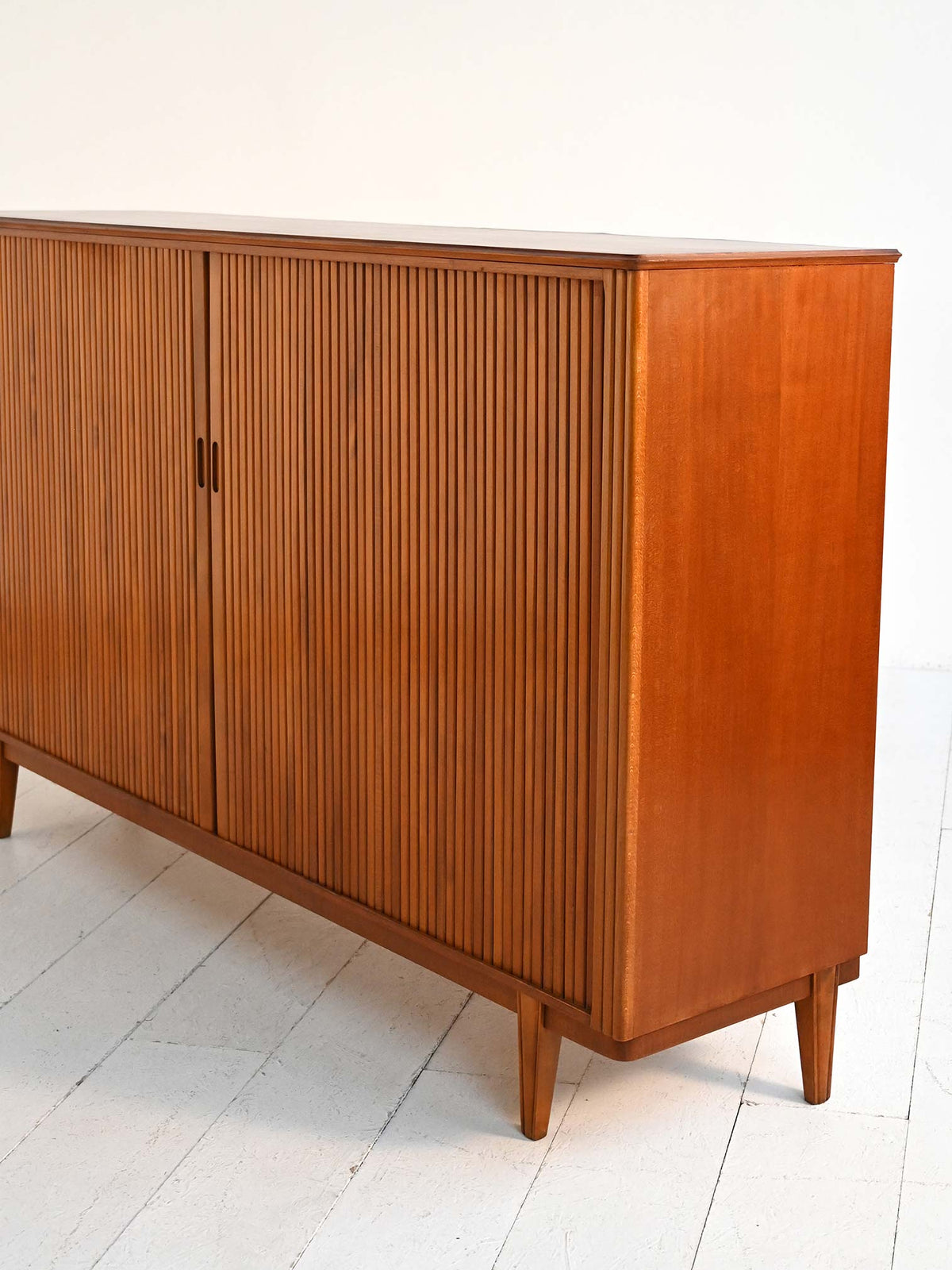 Highboard a serrandina in teak scandinavo anni ’60