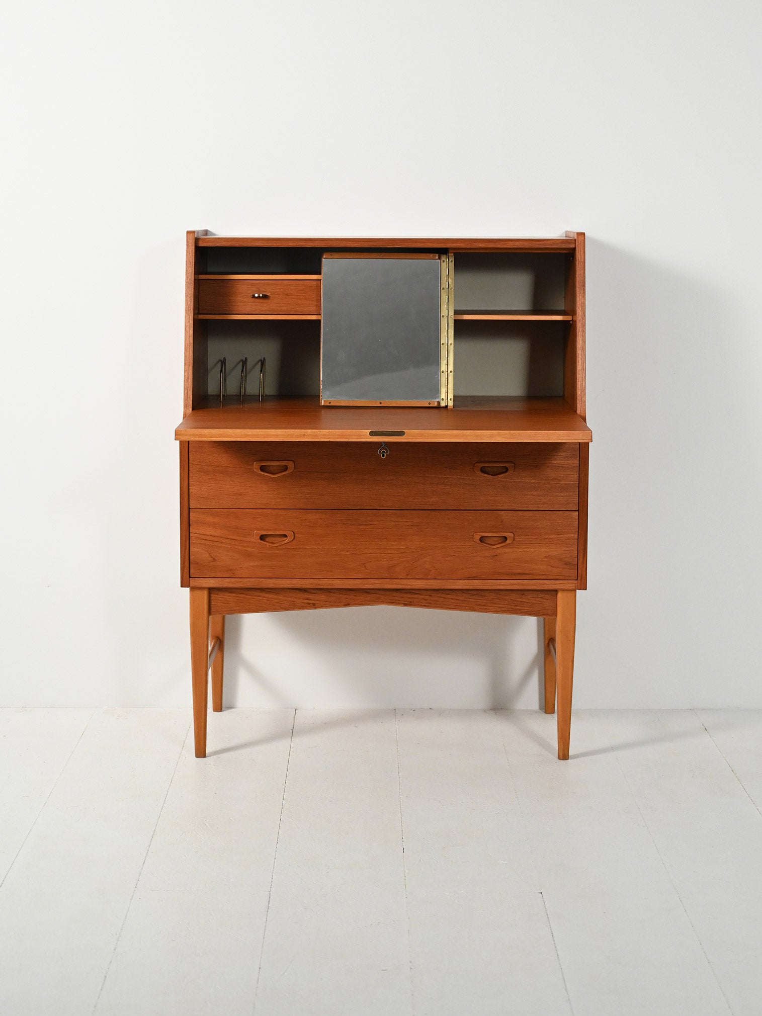 Secretaire scandinavo con specchio nascosto, anni ’60 2