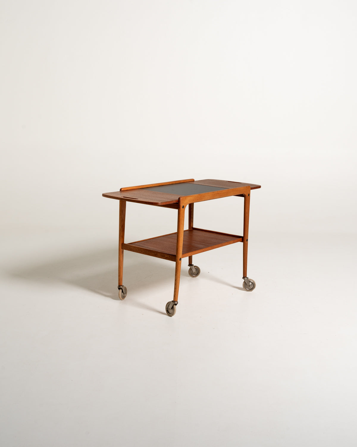 Carrello "Thea" di Yngve Ekström in rovere e teak, anni 60